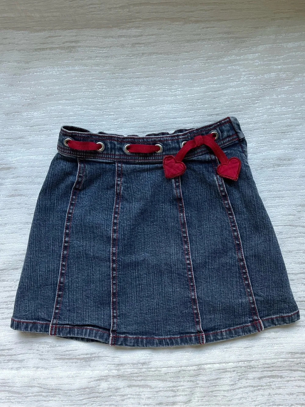 Size 3 Toddler Gymboree A line Denim Skirt with Red Heart Drawstring side zipper